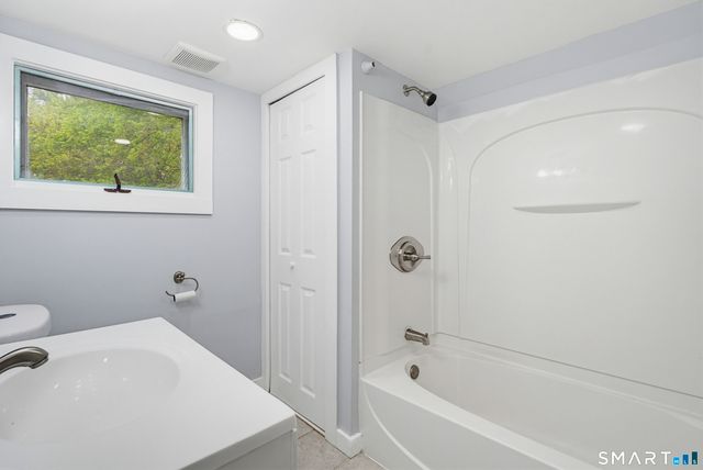 23 James Avenue, Waterford, CT 06375