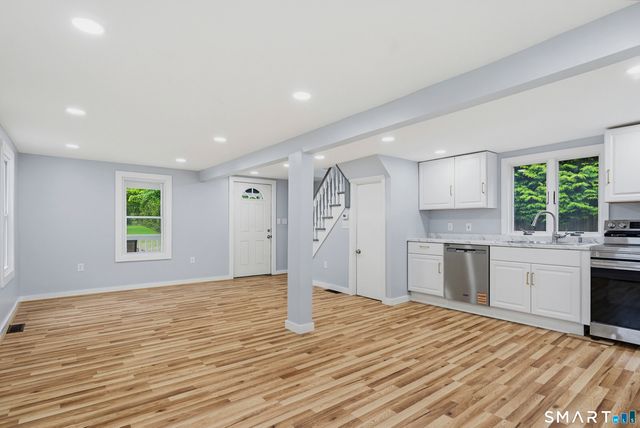 23 James Avenue, Waterford, CT 06375
