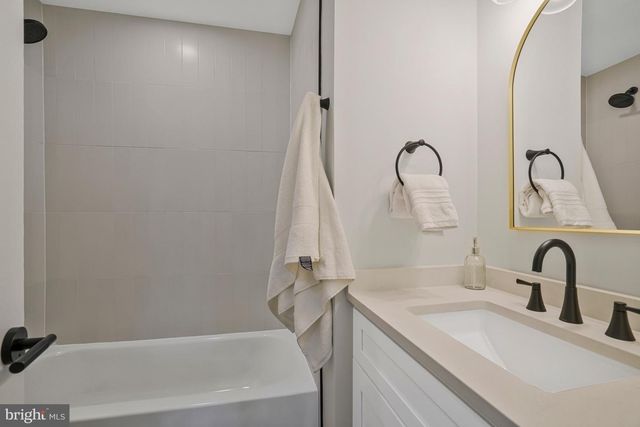 6143 GREEN HOLLOW CT, Springfield, VA 22152