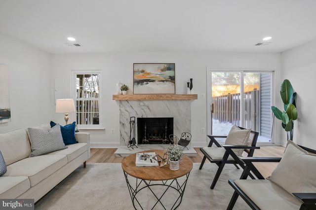 6143 GREEN HOLLOW CT, Springfield, VA 22152