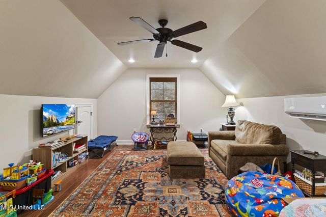 2 Pin Oak Point, Petal, MS 39465