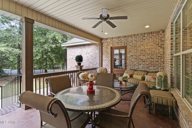 2 Pin Oak Point, Petal, MS 39465