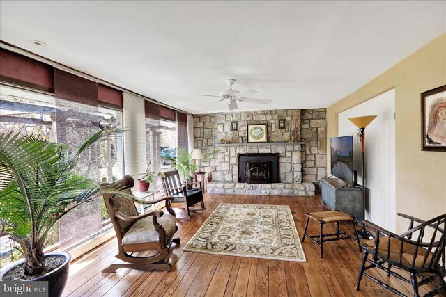 211 ORCHARD RD, Fleetwood, PA 19522