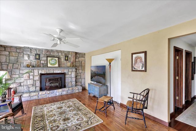 211 ORCHARD RD, Fleetwood, PA 19522