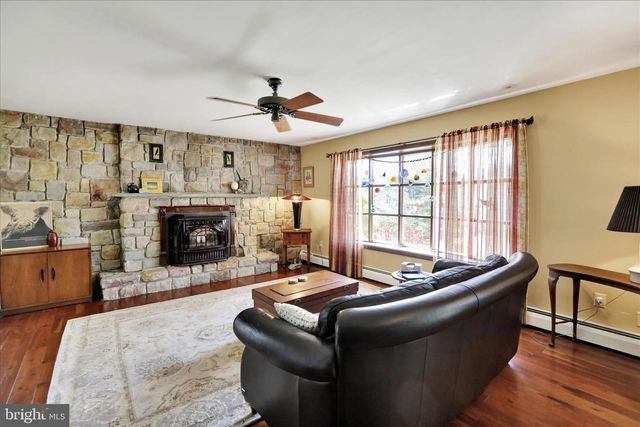 211 ORCHARD RD, Fleetwood, PA 19522