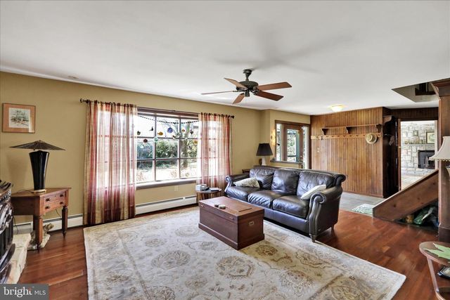 211 ORCHARD RD, Fleetwood, PA 19522