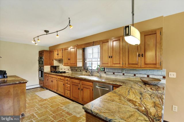 211 ORCHARD RD, Fleetwood, PA 19522
