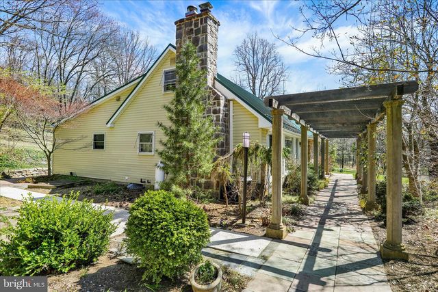 211 ORCHARD RD, Fleetwood, PA 19522