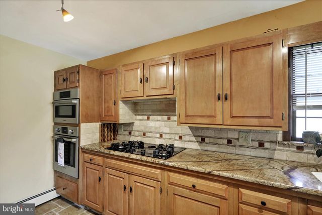 211 ORCHARD RD, Fleetwood, PA 19522