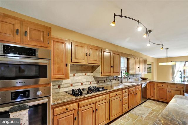 211 ORCHARD RD, Fleetwood, PA 19522
