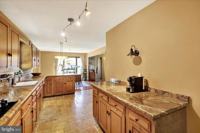 211 ORCHARD RD, Fleetwood, PA 19522