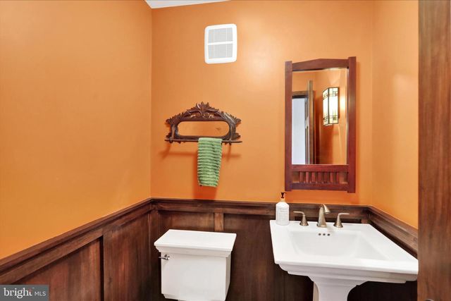 211 ORCHARD RD, Fleetwood, PA 19522