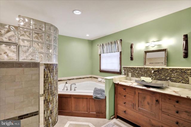 211 ORCHARD RD, Fleetwood, PA 19522