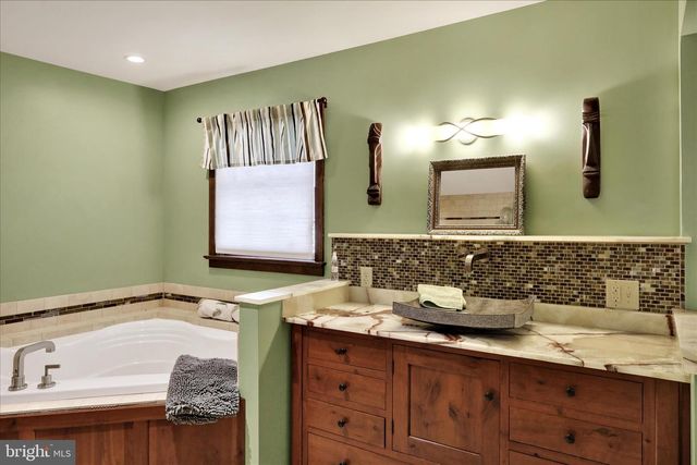 211 ORCHARD RD, Fleetwood, PA 19522