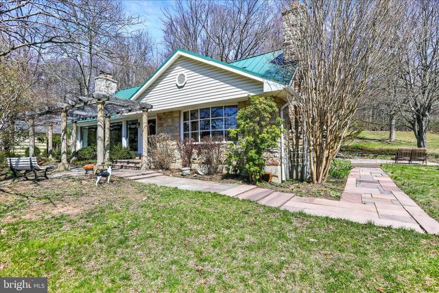 211 ORCHARD RD, Fleetwood, PA 19522