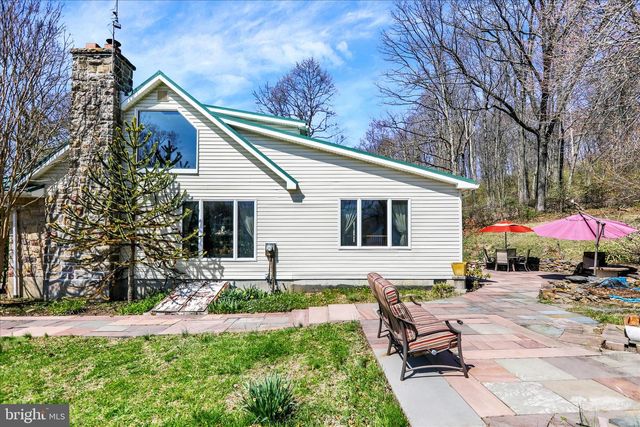211 ORCHARD RD, Fleetwood, PA 19522
