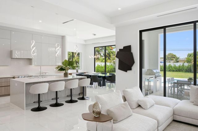 261 NW 8th Street, Boca Raton, FL 33432