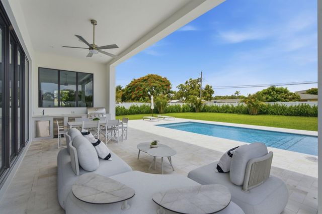 261 NW 8th Street, Boca Raton, FL 33432