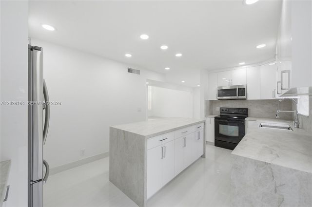 22384 Thousand Pines Lane, Boca Raton, FL 33428