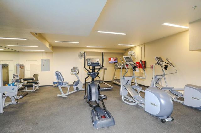 450 J St 4211, San Diego, CA 92101