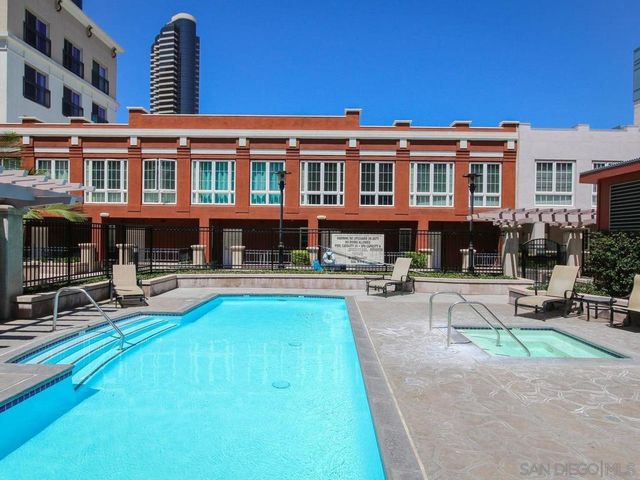 450 J St 4211, San Diego, CA 92101