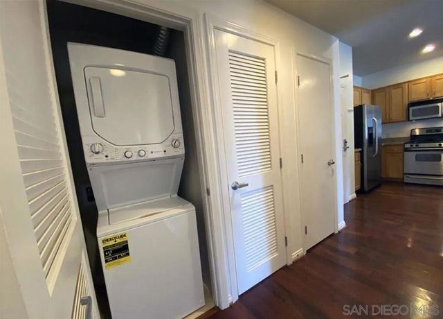 450 J St 4211, San Diego, CA 92101