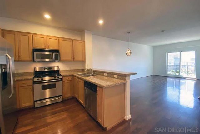 450 J St 4211, San Diego, CA 92101