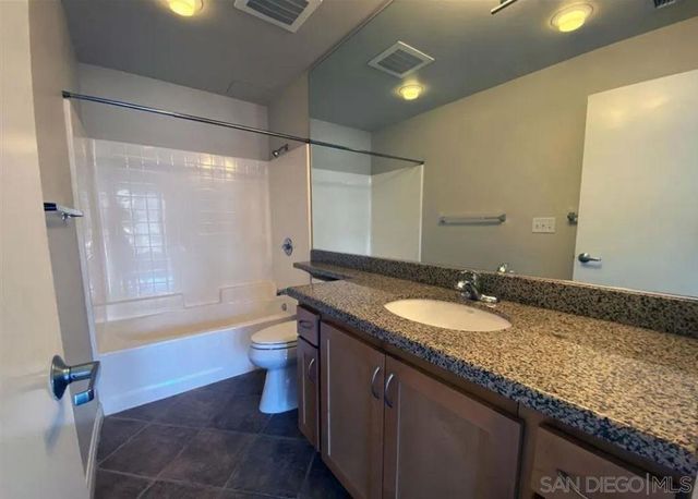 450 J St 4211, San Diego, CA 92101