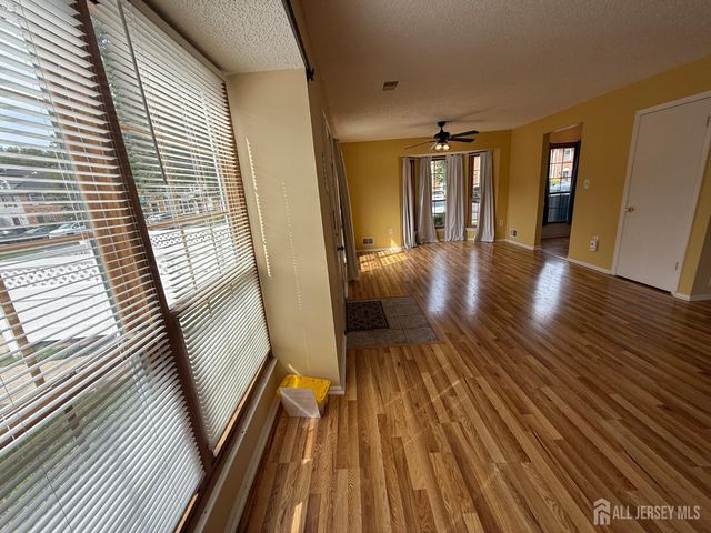 382 Hadleigh Lane, North Brunswick, NJ 08902