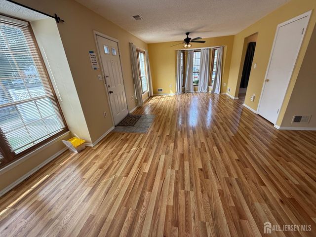 382 Hadleigh Lane, North Brunswick, NJ 08902