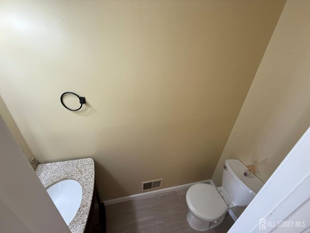 382 Hadleigh Lane, North Brunswick, NJ 08902