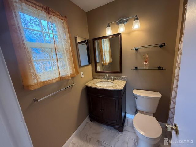 382 Hadleigh Lane, North Brunswick, NJ 08902