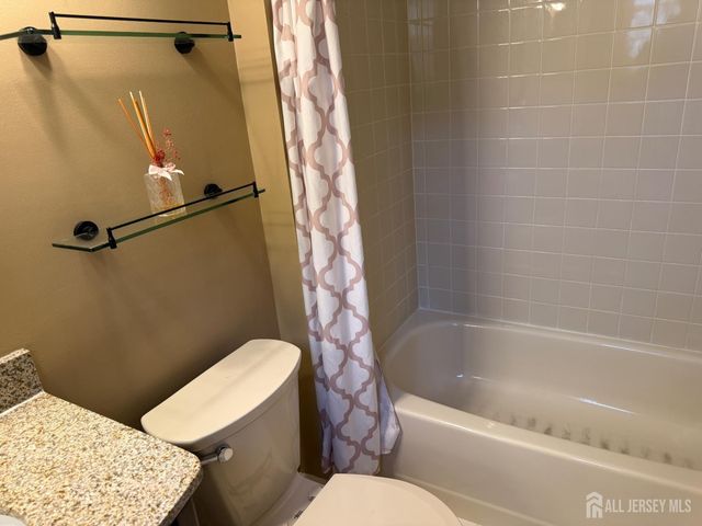 382 Hadleigh Lane, North Brunswick, NJ 08902