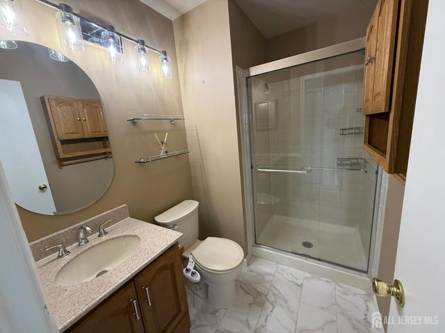 382 Hadleigh Lane, North Brunswick, NJ 08902