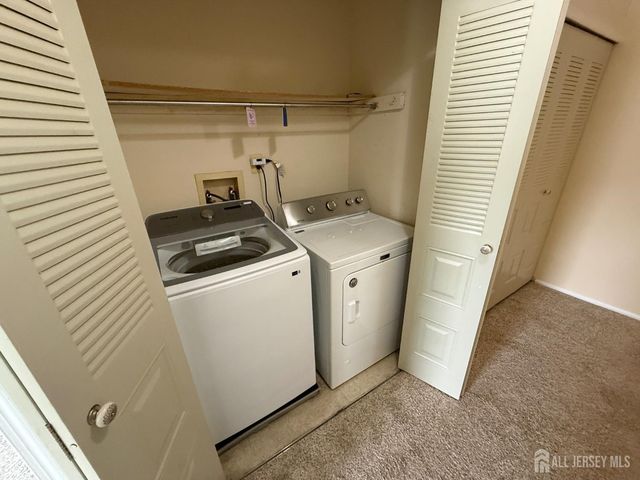 382 Hadleigh Lane, North Brunswick, NJ 08902