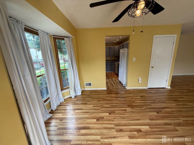 382 Hadleigh Lane, North Brunswick, NJ 08902