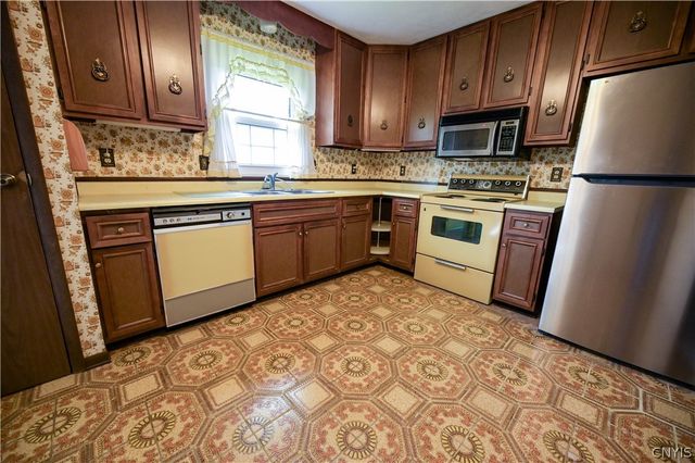 514 Woodburne Drive, Utica, NY 13502