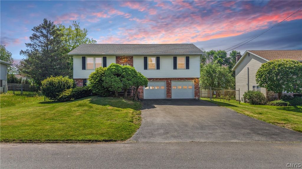 514 Woodburne Drive, Utica, NY 13502