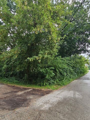 35 Ridgeland Avenue, Fox Lake, IL 60020