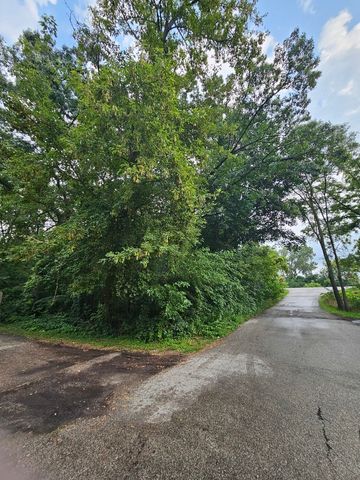 35 Ridgeland Avenue, Fox Lake, IL 60020