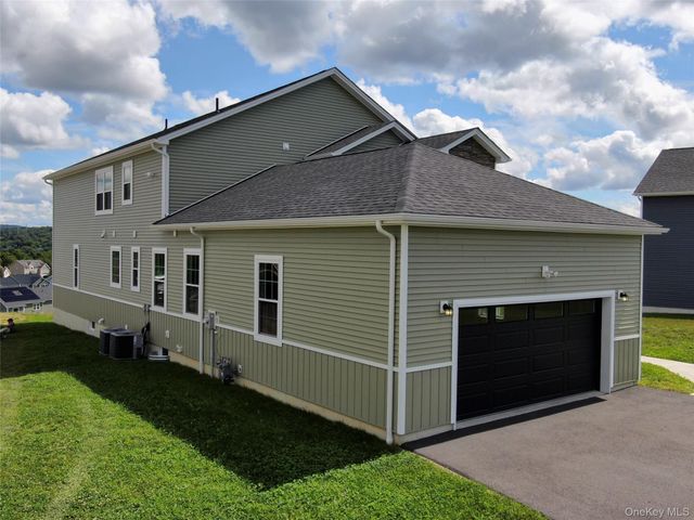 38 Dartmouth Drive, Poughkeepsie, NY 12603