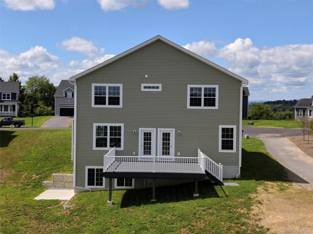 38 Dartmouth Drive, Poughkeepsie, NY 12603