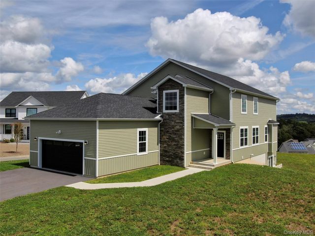 38 Dartmouth Drive, Poughkeepsie, NY 12603