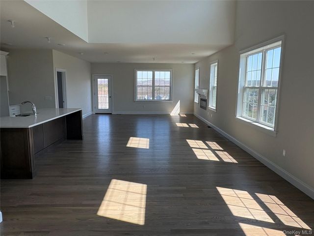 38 Dartmouth Drive, Poughkeepsie, NY 12603