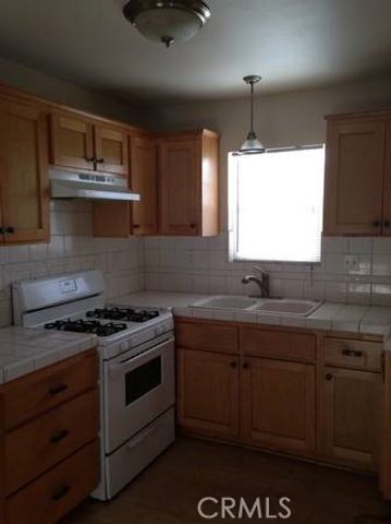 1014 E WASHINGTON Avenue E, Santa Ana, CA 92701