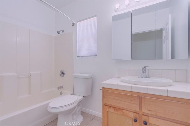 1014 E WASHINGTON Avenue E, Santa Ana, CA 92701