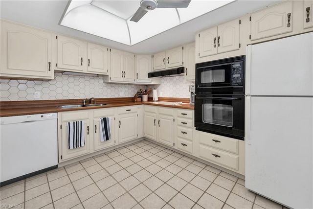 5960 Pelican Bay BLVD # 333, Naples, FL 34108