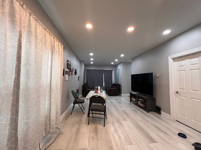 5933 S RICHMOND Street, Chicago, IL 60629