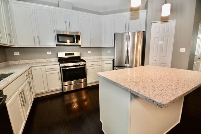 2953 Madison Drive 2953, Naperville, IL 60564