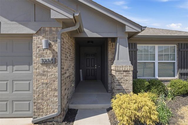 1214 S Landry Lane, Stillwater, OK 74074